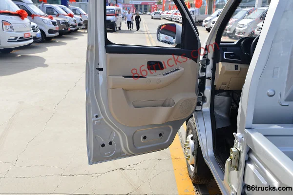Changan Kuayue Wang X1 1.6L 122 hp 4X2(6 wheels) gasoline 3.05m single-row flatbed light truck Cab (2) | 86Trucks