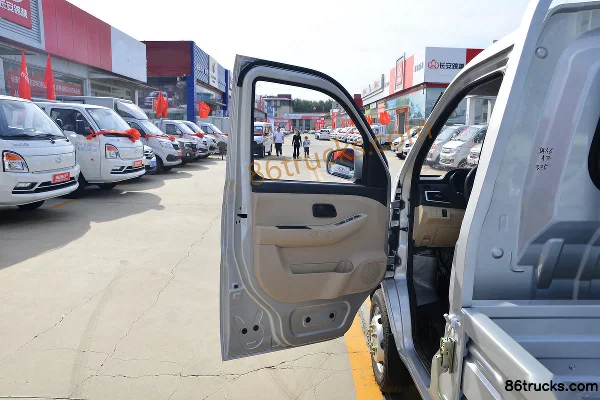 Changan Kuayue Wang X1 1.6L 122 hp 4X2(6 wheels) gasoline 3.05m single-row flatbed light truck Cab (1) | 86Trucks