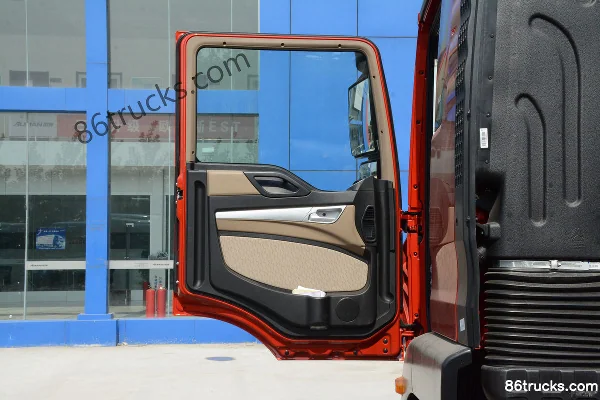 Sinotruk HOWO TX 270 hp 4X2(6 wheels) 6.75m flatbed cargo truck (China VI) Cab (1) | 86Trucks