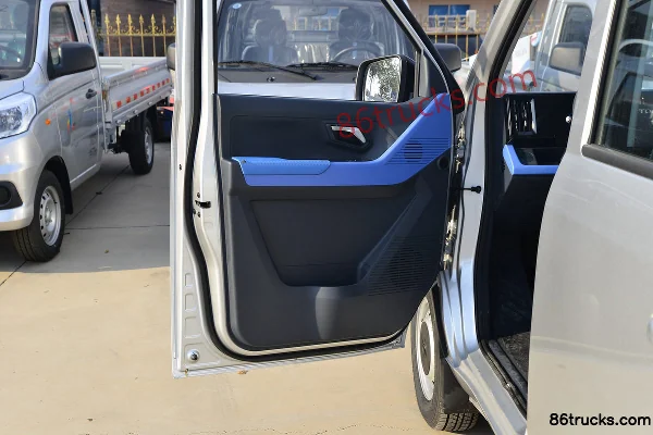 Foton Xiangling Q Integrated Comfort 1.6L 120 hp 4X2(6 wheels) Gasoline 2.5m double-row flatbed mini truck Cab (2) | 86Trucks