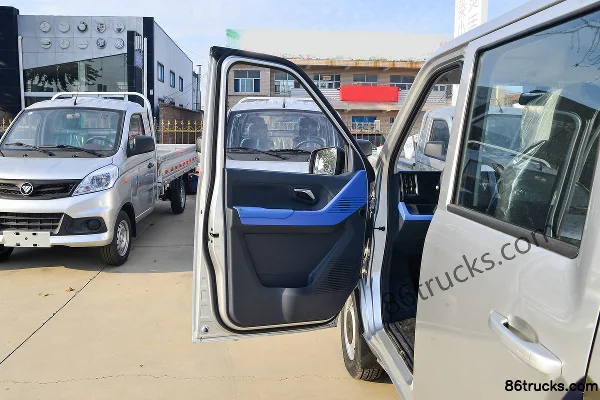 Foton Xiangling Q Integrated Comfort 1.6L 120 hp 4X2(6 wheels) Gasoline 2.5m double-row flatbed mini truck Cab (1) | 86Trucks