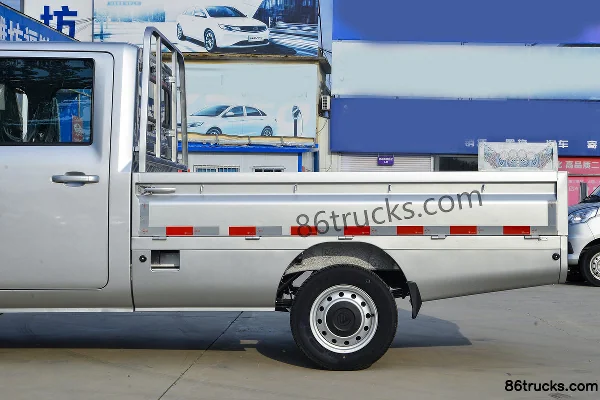 Foton Xiangling Q Integrated Comfort 1.6L 120 hp 4X2(6 wheels) Gasoline 2.5m double-row flatbed mini truck Body (1) | 86Trucks