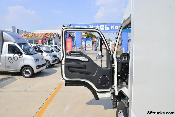 JAC Chuangfu Star H1 132hp 4X2(6 wheels) 3.7m single-row van light truck Cab (1) | 86Trucks