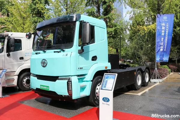 Sanhuan Shitong Haolong Xiaoman 6X4(10 wheels) Battery Electric Tractor Truck 350.21kWh Exterior (3) | 86Trucks
