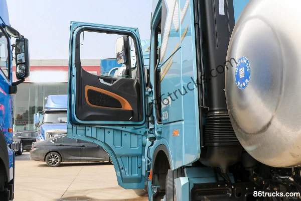 SHACMAN Delong X6000 Elite Edition 530 ch 6X4(10 roues) LNG automatic tracteur routier Cabine (1) | 86Trucks