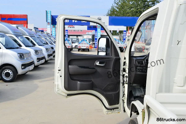 Foton Xiangling M2 Luxury Edition 95hp 4X2(6 wheels) 3.8m Single Row Flatbed Mini Truck (China VI) Cab (1) | 86Trucks