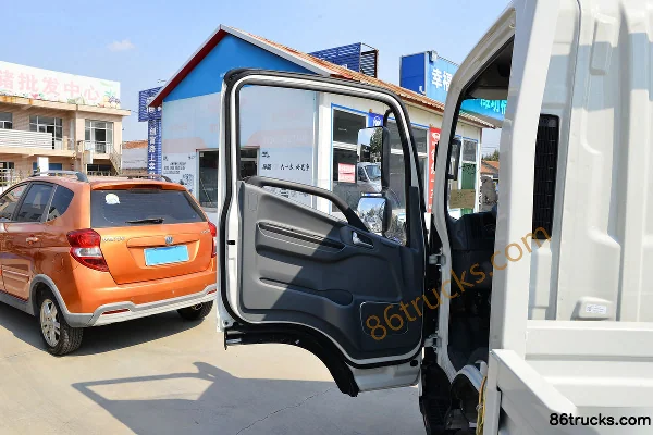 JAC S3 All-round 2.2L Diesel 129 hp 4X2(6 wheels) Xingrui 5-speed 3.85m Single-row Flatbed Light Truck Cab (1) | 86Trucks