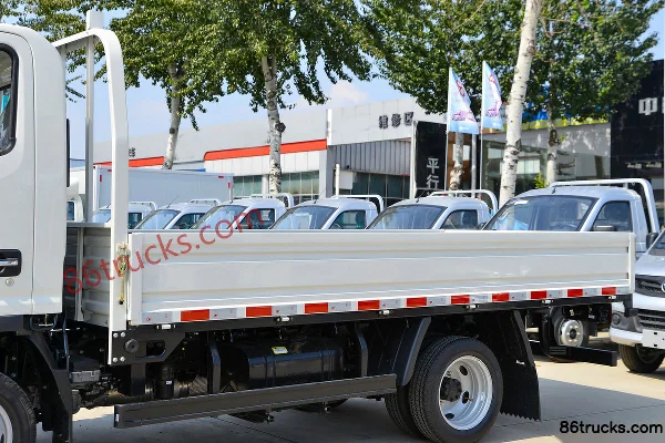 JAC S3 All-round 2.2L Diesel 129 hp 4X2(6 wheels) Xingrui 5-speed 3.85m Single-row Flatbed Light Truck Body (1) | 86Trucks