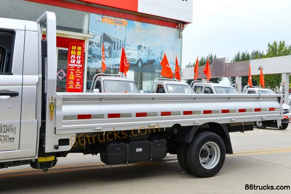 Foton Xiangling V3 2,0 L 144 ch 4X2(6 roues) essence 3,7 m camion plateau à ridelles simple cabine Carrosserie (1) | 86Trucks