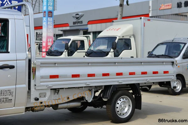 Foton Xiangling V1 1.6L 122 ch 4X2(6 roues) essence 3,2 m camion plateau simple cabine (roue arrière simple) Carrosserie (1) | 86Trucks