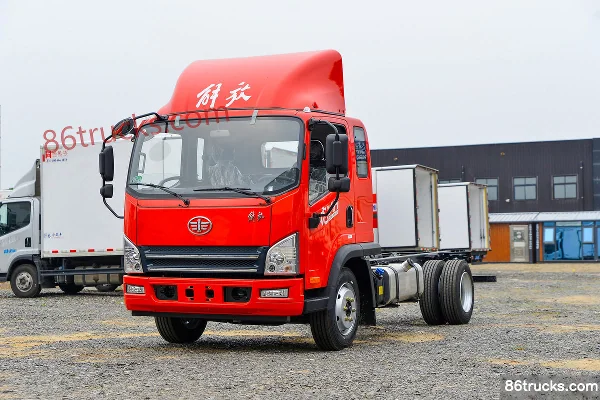 FAW Jiefang Hu VH 160 hp 4X2(6 wheels) 4.85m Semi-row Stake Truck Light Truck Exterior (3) | 86Trucks