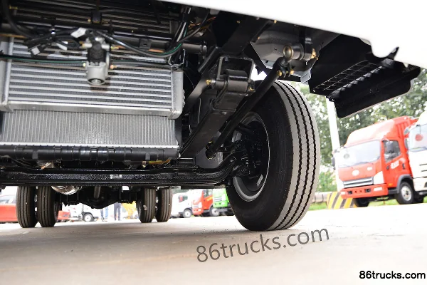 FAW Jiefang Hu VN Zhaocai Hu 137 hp 4X2(6 wheels) 4.16m single-row van light truck Chassis (3) | 86Trucks