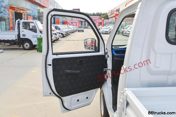 SRM Xinyuan T1LEV 1.6T 2.44m Single-row Pure Electric Flatbed Micro Truck 16.8kWh 4X2(6 wheels) Interior (1) | 86Trucks