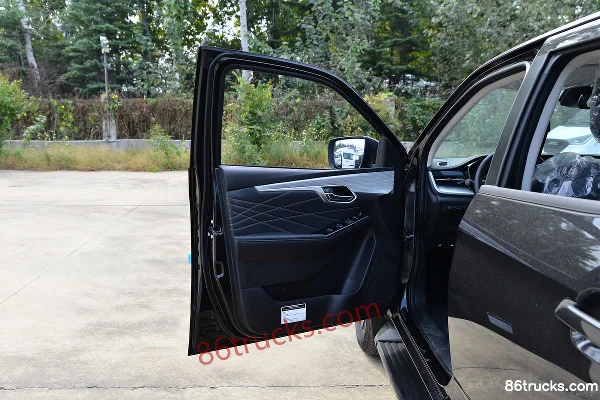 Jiangxi Isuzu D-MAX V-CROSS 2023 Changling 1.9T Diesel 177hp 4WD Automatic Double Row Pickup Chassis (1) | 86Trucks