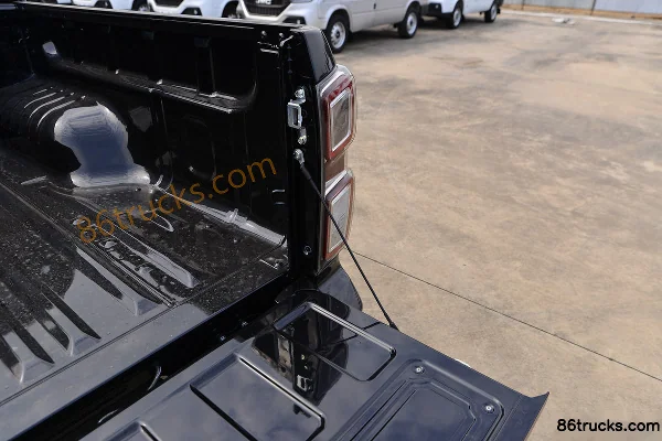 Jiangxi Isuzu D-MAX V-CROSS 2023 Changling 1.9T Diesel 177hp 4WD Automatic Double Row Pickup Body (6) | 86Trucks