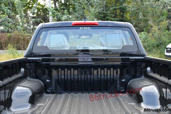 Jiangxi Isuzu D-MAX V-CROSS 2023 Changling 1.9T Diesel 177hp 4WD Automatic Double Row Pickup Body (4) | 86Trucks