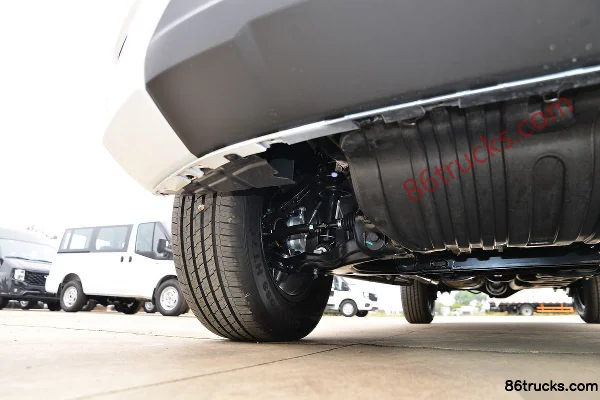 JMC Dadao Quannengzhe Shuxiang 2.3T diesel 177 ch automatique 2 roues motrices empattement standard double cabine pick-up Carrosserie (3)