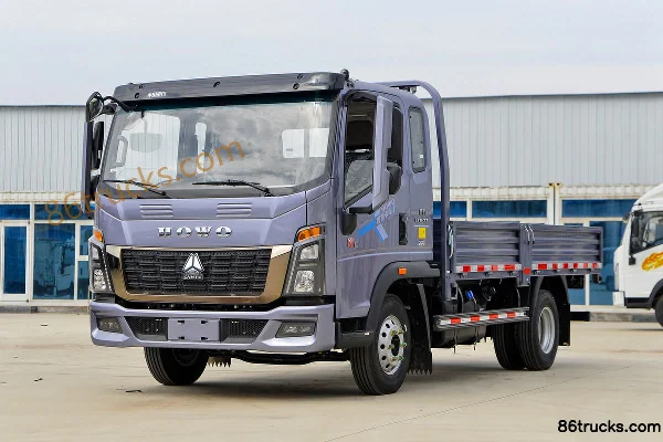 Sinotruk HOWO Tongshuai 140hp 4X2(6 wheels) 3.85m Crew Cab Flatbed Light Truck (China VI)(Fast Gear 8-speed) Exterior (3) | 86Trucks