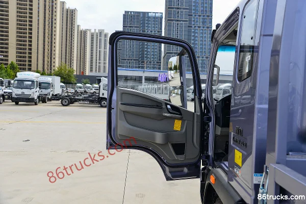 Sinotruk HOWO Tongshuai 140hp 4X2(6 wheels) 3.85m Crew Cab Flatbed Light Truck (China VI)(Fast Gear 8-speed) (1) | 86Trucks