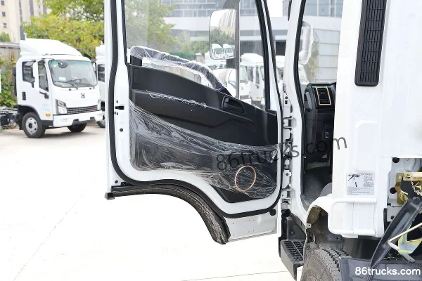 XCMG Hanchi Haoshengxing 132hp 4X2(6 wheels) 4.18m Single Row Sideswiper Light Truck Cab (2) | 86Trucks