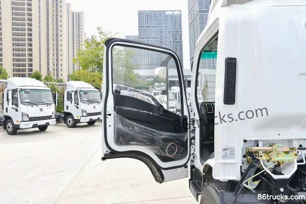 XCMG Hanchi Haoshengxing 132hp 4X2(6 wheels) 4.18m Single Row Sideswiper Light Truck Cab (1) | 86Trucks