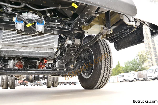 XCMG Hanchi Haoshengxing 132hp 4X2(6 wheels) 4.18m Single Row Sideswiper Light Truck Chassis (3) | 86Trucks