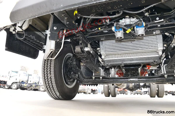 XCMG Hanchi Haoshengxing 132hp 4X2(6 wheels) 4.18m Single Row Sideswiper Light Truck Chassis (2) | 86Trucks