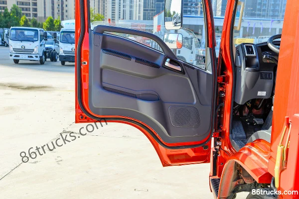 SHACMAN Light Truck Delong K1 Luxury Edition 160hp 4X2(6 wheels) 4.85m Row Half Flatbed Cargo Truck Cab (2) | 86Trucks
