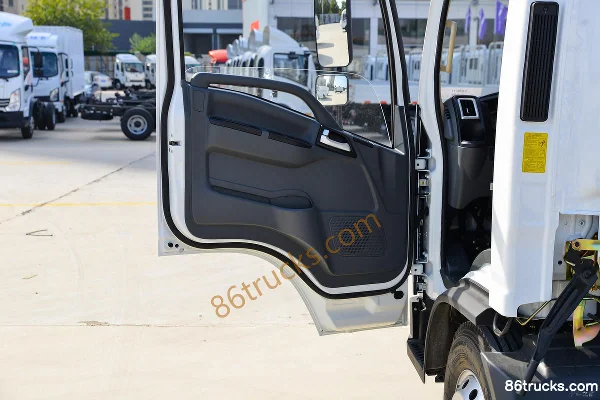 SHACMAN Light Truck Houlang 140 hp 4X2(6 wheels) 4.18m Single Row Flatbed Light Truck (China VI) Cab (2) | 86Trucks