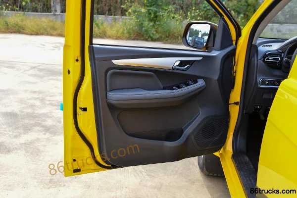 Jiangxi Isuzu Ruimai 2023 Model 2.5T Diesel 143 hp Manual 2WD Long Wheelbase Double Cab Pickup (Engineering Yellow) Chassis (2) | 86Trucks