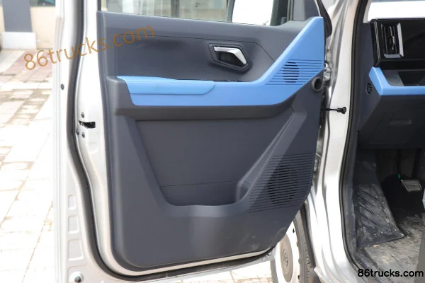 Foton Xiangling Q Monocoque 1,6 L 120 ch 4X2(6 roues) Essence Camion plateau simple cabine 3,2 m (pneus simples à l'arrière) (2) | 86Trucks