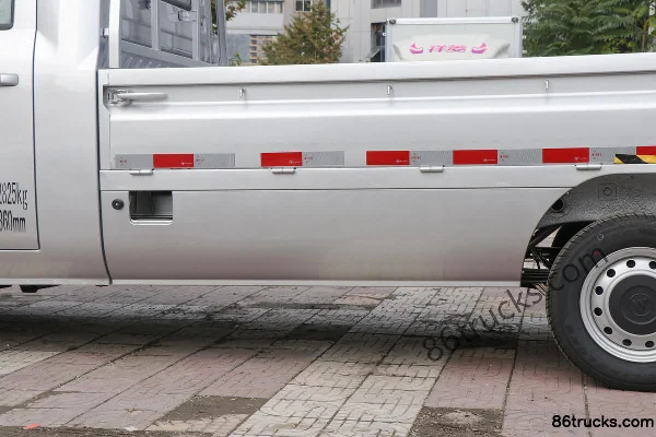 Foton Xiangling Q Monocoque 1,6 L 120 ch 4X2(6 roues) Essence Camion plateau simple cabine 3,2 m (pneus simples à l'arrière) Carrosserie (2)