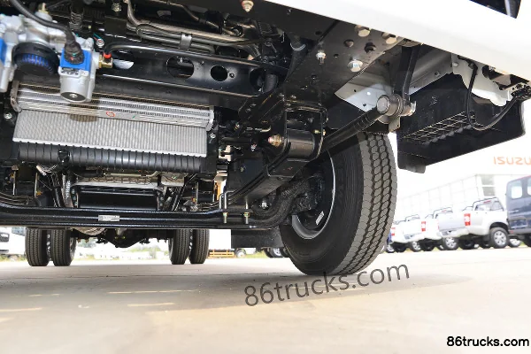 Jiangxi Isuzu Yifang EM7 152 ch 4X2(6 roues) 3,7 m camion léger à plate-forme avec cabine demi-avancée Châssis (3) | 86Trucks
