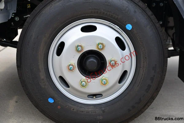 JMC Kaiyun+ 146 hp 4X2(6 wheels) 3.685m Semi-row Insulated Truck (Lenghang Brand) Chassis (2) | 86Trucks
