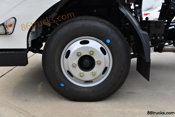 JMC Kaiyun+ 146 hp 4X2(6 wheels) 3.685m Semi-row Insulated Truck (Lenghang Brand) Chassis (1) | 86Trucks