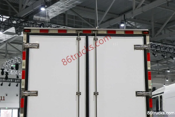 SHACMAN Dechuang Baijing 4.5T Speed Edition 4.05m Single-row Fuel Cell Refrigerated Truck 18.7kWh 4X2(6 wheels) Body (2) | 86Trucks