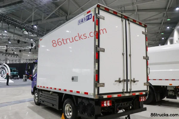 SHACMAN Dechuang Baijing 4.5T Speed Edition 4.05m Single-row Fuel Cell Refrigerated Truck 18.7kWh 4X2(6 wheels) Body (1) | 86Trucks