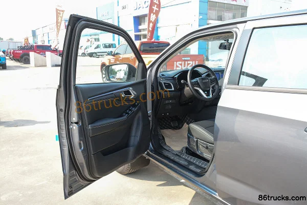Jiangxi Isuzu Lingtuo 6-Series Leading Edition 2L Gasoline 220hp AT Auto 4WD Standard Wheelbase Van Pickup Chassis (1) | 86Trucks