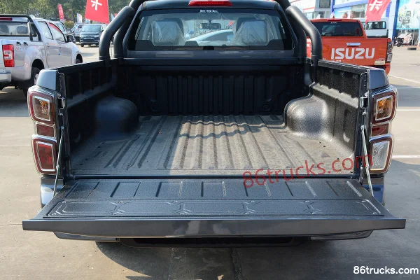 Jiangxi Isuzu Lingtuo 6-Series Leading Edition 2L Gasoline 220hp AT Auto 4WD Standard Wheelbase Van Pickup Official Photos (3) | 86Trucks