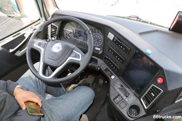 Changzheng Auto Q1 25T 6X4(10 wheels) Hydrogen Fuel Cell Electric Tractor Truck 105kWh Cab (1) | 86Trucks