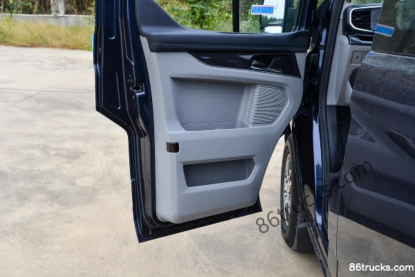 JMC New Transit 143hp 7/8/9 seats 2.0T Diesel 9-speed Automatic Medium Wheelbase Low Roof Multi-purpose Passenger Vehicle (China VI) Cab (2)