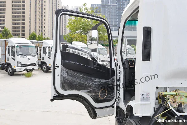 XCMG Hanchi Tianwangxing 150 hp 4X2(6 wheels) 4.18m Single Row Stake Light Truck (China VI) Cab (1) | 86Trucks
