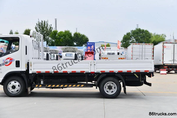 Kama Kaijie M3 Deluxe Edition 150 hp 4X2(6 wheels) 4.16m Single Row Flatbed Light Truck Body (3) | 86Trucks