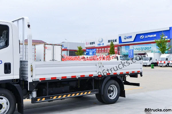 Kama Kaijie M3 Deluxe Edition 150 hp 4X2(6 wheels) 4.16m Single Row Flatbed Light Truck Body (1) | 86Trucks