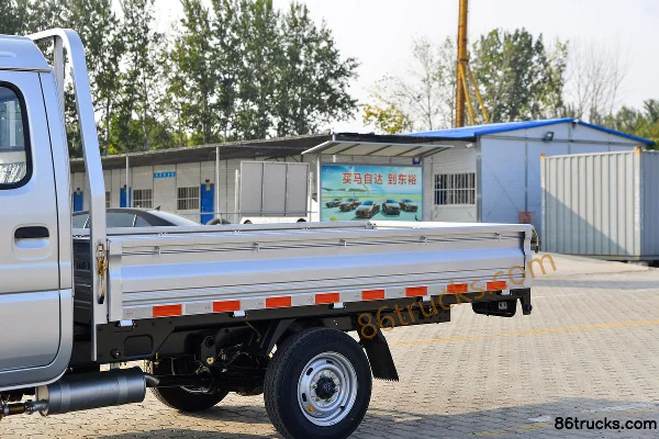 Dongfeng T3 (ex Xiaobawang W) 1.3L 91 ch 4X2(6 roues) essence 2,7 m camion plateau double cabine petit camion (pneu simple arrière) Carrosse