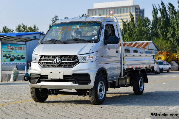 Dongfeng T3 (formerly Xiaobawang W) 1.6L 123hp 4X2(6 wheels) Gasoline 2.7m Single Row Flatbed Light Truck (Single Rear Tire) Exterior (3)