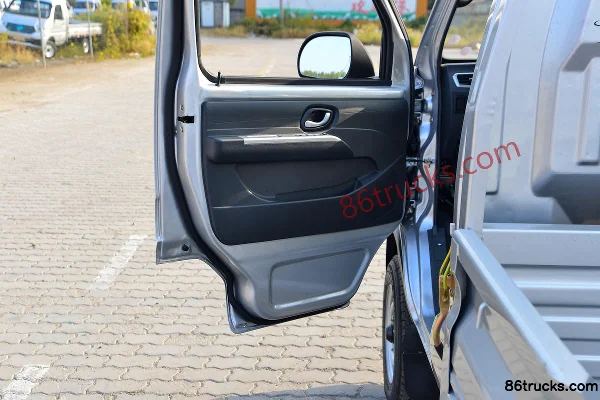 Dongfeng T3 (formerly Xiaobawang W) 1.6L 123hp 4X2(6 wheels) Gasoline 2.7m Single Row Flatbed Light Truck (Single Rear Tire) Cab (2) | 86Tru
