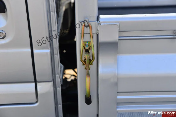 Dongfeng T3 (formerly Xiaobawang W) 1.6L 123hp 4X2(6 wheels) Gasoline 2.7m Single Row Flatbed Light Truck (Single Rear Tire) Body (3) | 86Tr