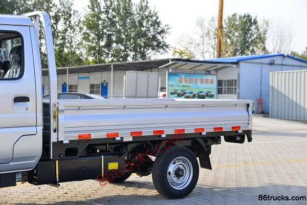 Dongfeng T3 (formerly Xiaobawang W) 1.6L 123hp 4X2(6 wheels) Gasoline 2.7m Single Row Flatbed Light Truck (Single Rear Tire) Body (1) | 86Tr