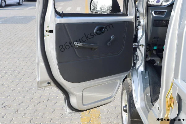 Dongfeng T3 (formerly Xiaobawang W) 1.3L 91hp 4X2(6 wheels) 3.05m single-row flatbed light truck (single rear wheel) (China VI) Cab (2) | 86
